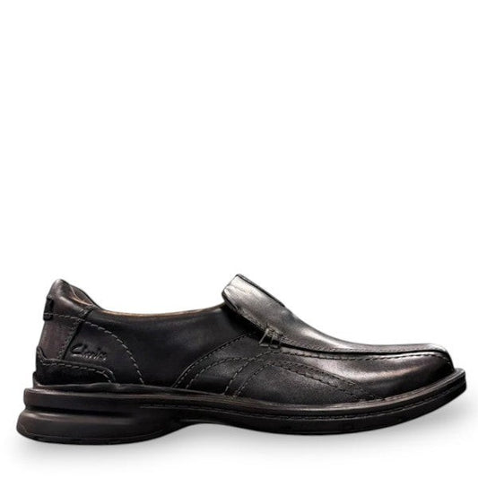 Clarks Gessler Step black leather slip-on casual shoe with a lightweight EVA sole and stitched detail. photo of the right side.
