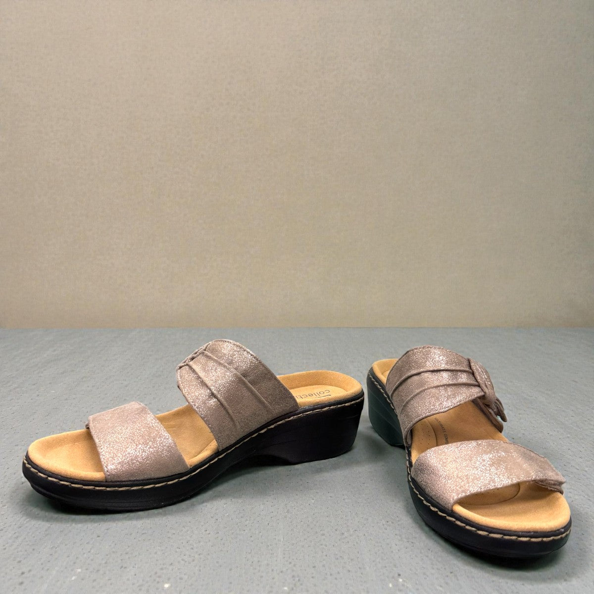 Clarks Merliah Charm taupe metallic slide sandal with adjustable grip tape closure. front view.