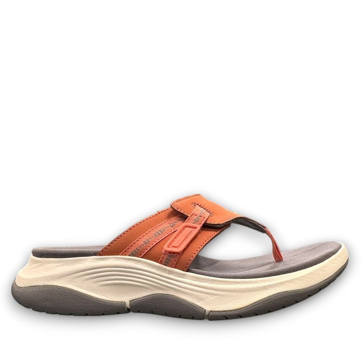 Clarks Wave 2.0 Sea peach nubuck thong sandal with ergonomic WaveWalk sole and cushioned footbed. photo of the right side.