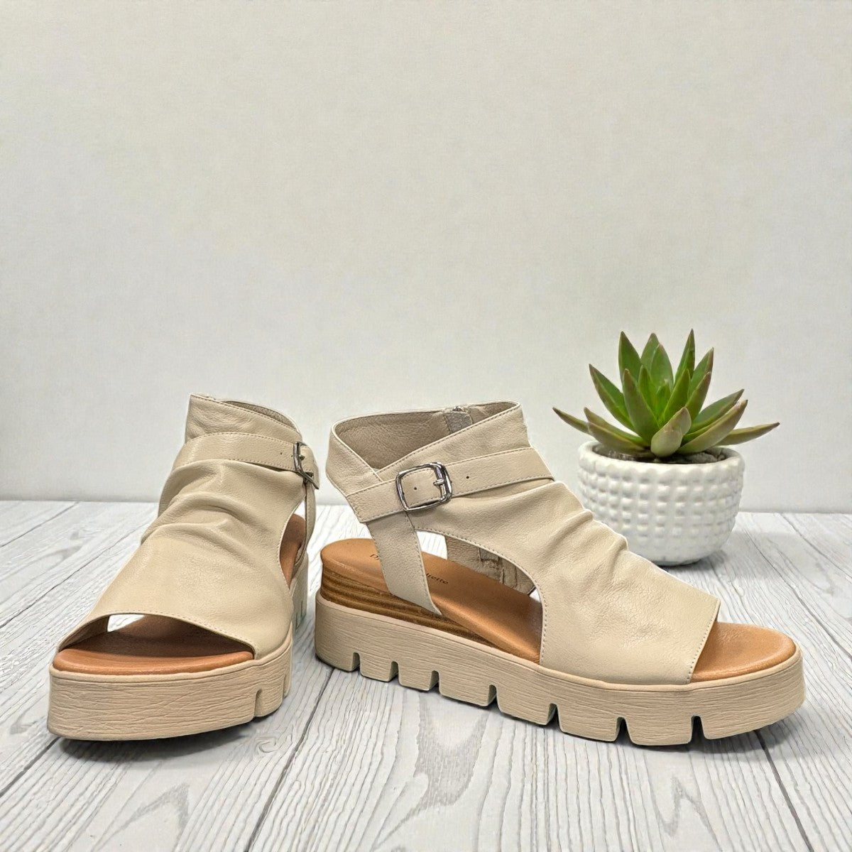 DJANGO & JULIETTE RUFUSS_DJ /MILK-MILK SOLE