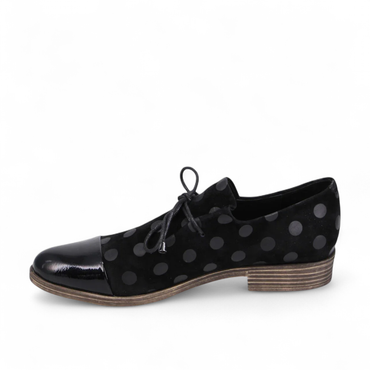 DJANGO & JULIET KOTTY black leather loafers with polka dot pattern and patent leather toe cap. Photo of left side view.