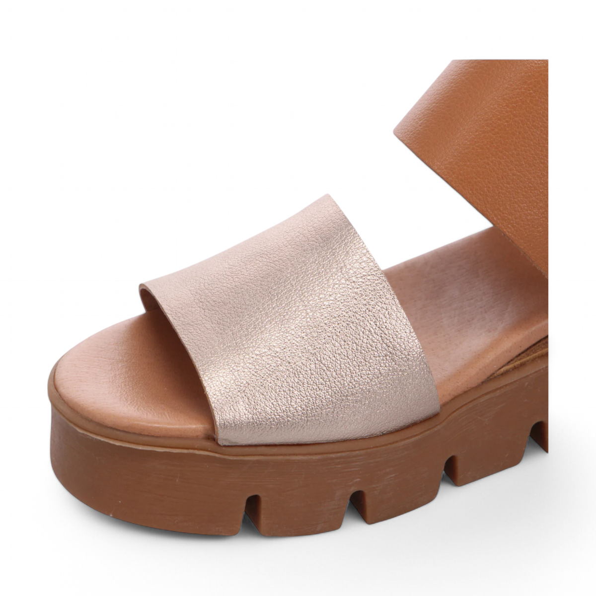 Django & Juliette Runar platform sandals in champagne and tan leather with a velcro slingback strap. Photo of front view 1.
