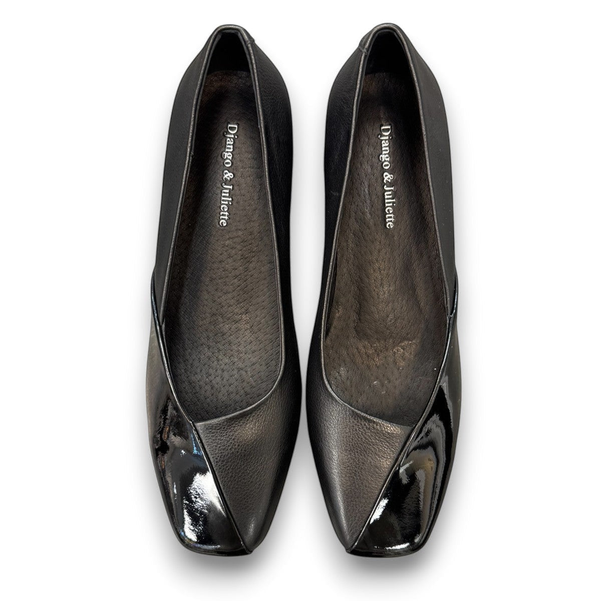 DJANGO & JULIETTE Bavari black leather slip-on heel with a glossy patent toe and low block heel. top view.