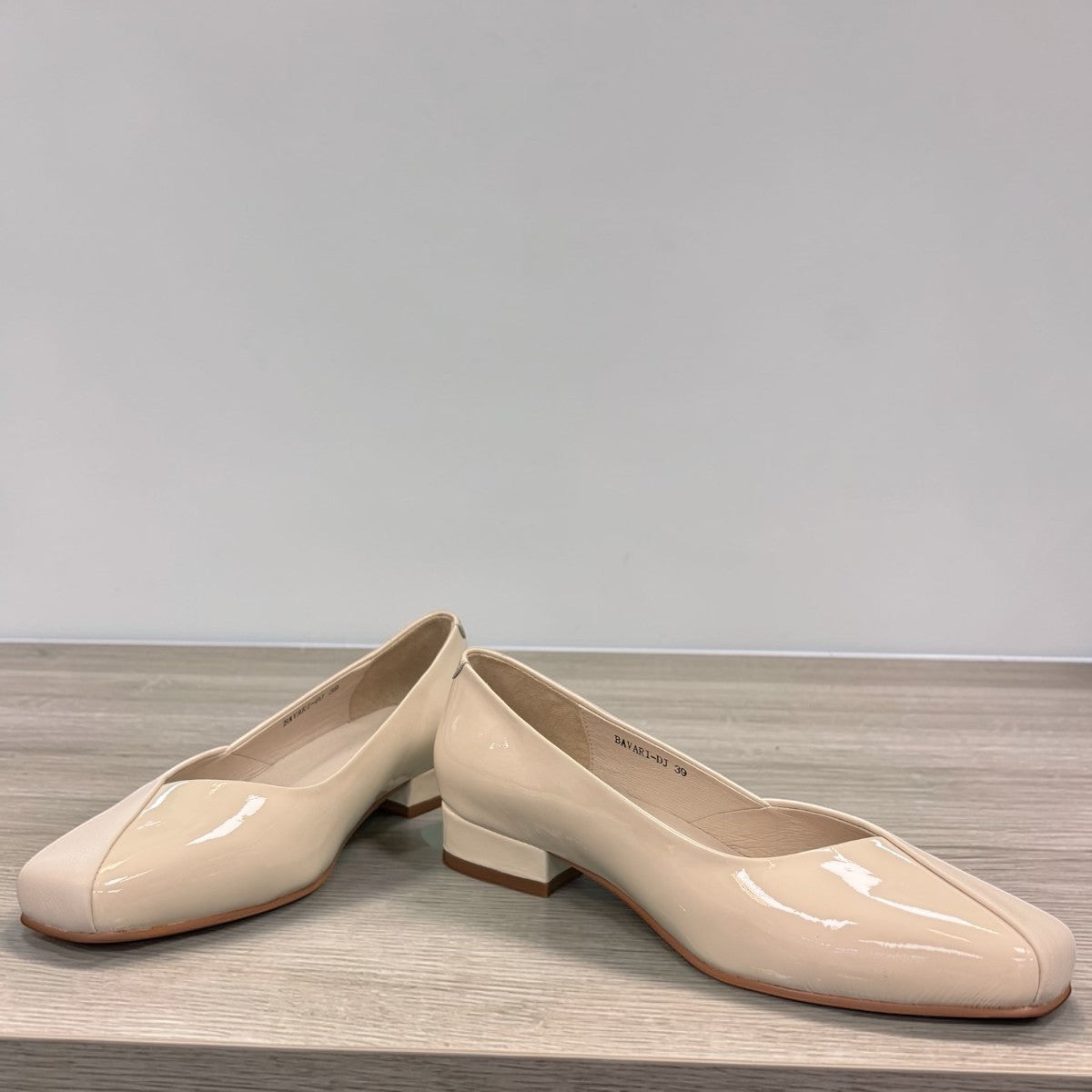 DJANGO & JULIETTE ivory leather and patent block heel pump with a rounded toe and slip-on design. front view.