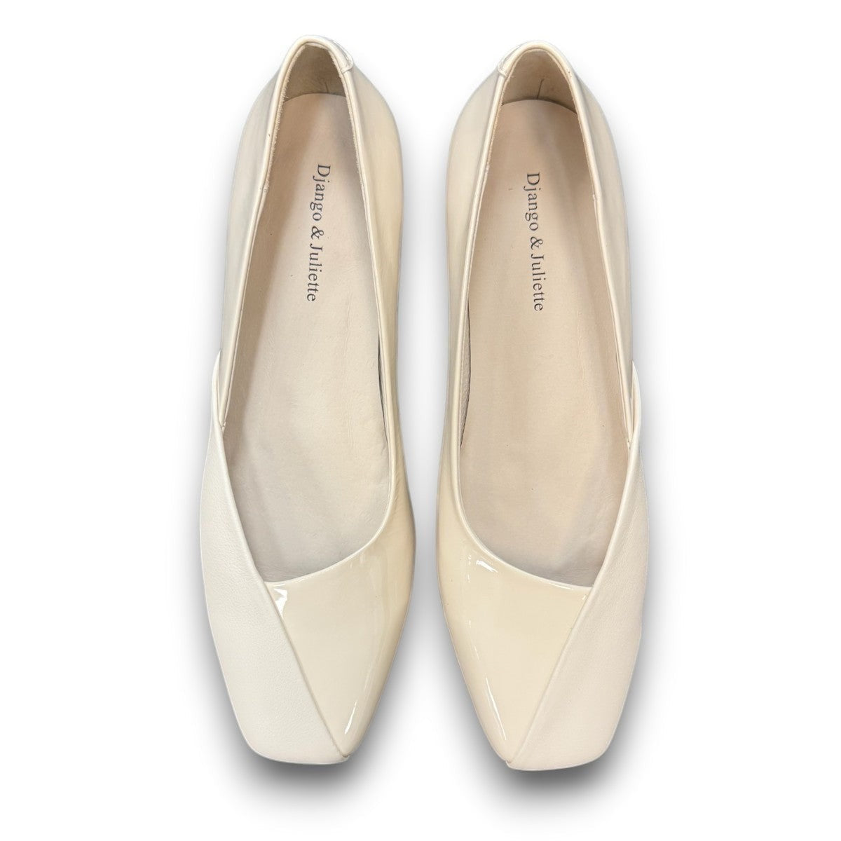 DJANGO & JULIETTE ivory leather and patent block heel pump with a rounded toe and slip-on design. top view.