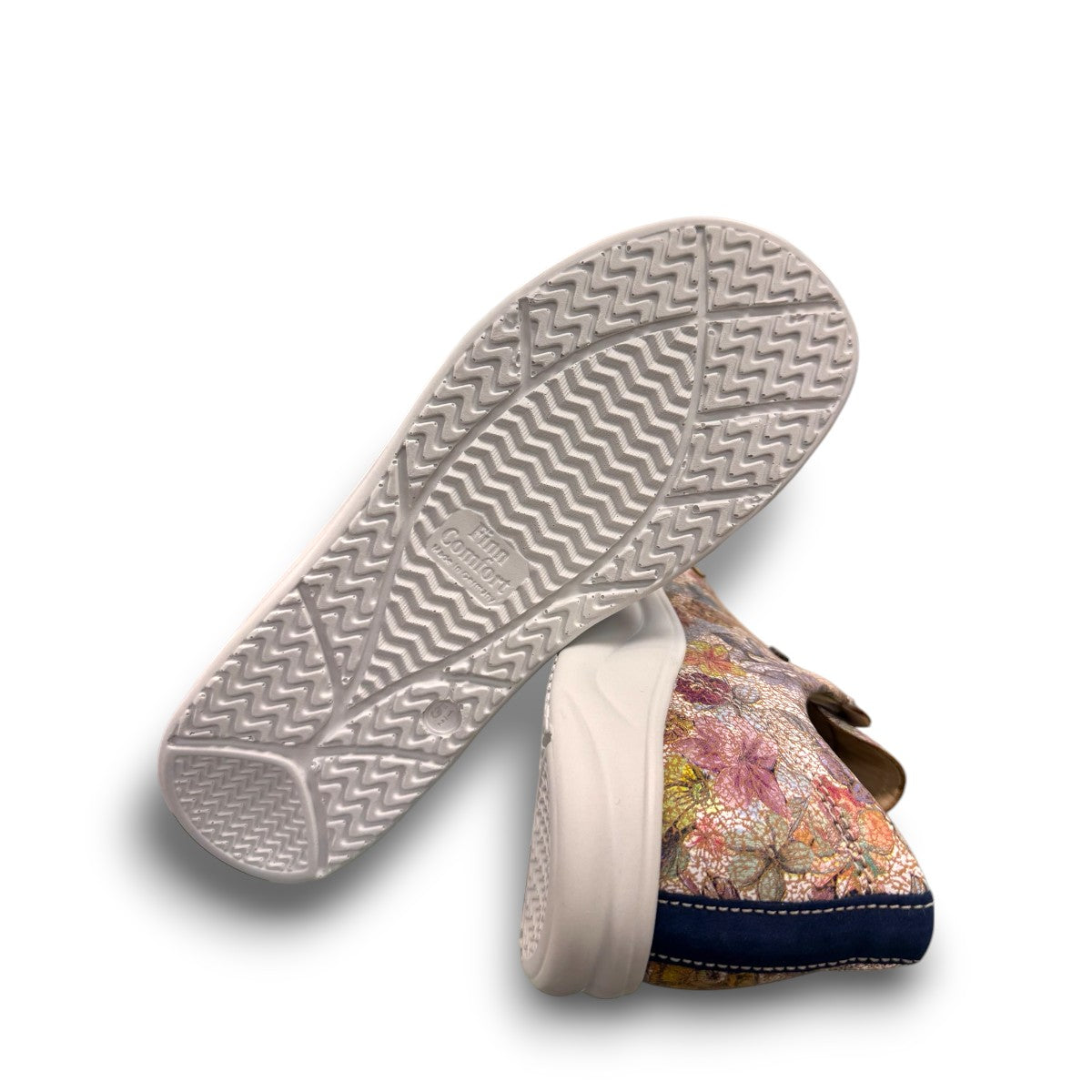 Finn Comfort Ikebukuro sneaker in multi-colored floral nubuck leather with a curved Finnamic outsole.
photo of the bottom side