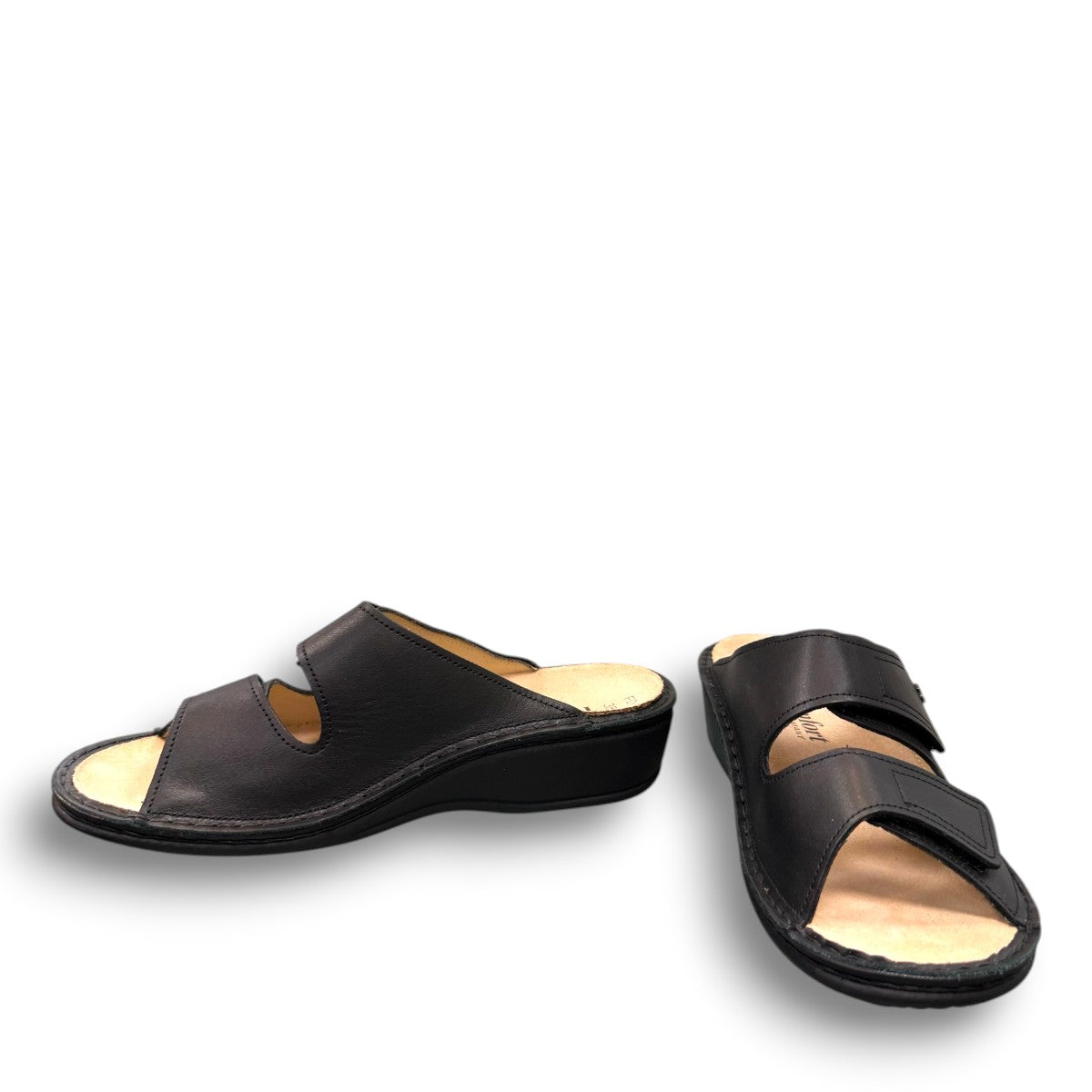 Finn Comfort Jamaica black nappa leather slide sandals with two adjustable hook and loop straps.
photo of the front side