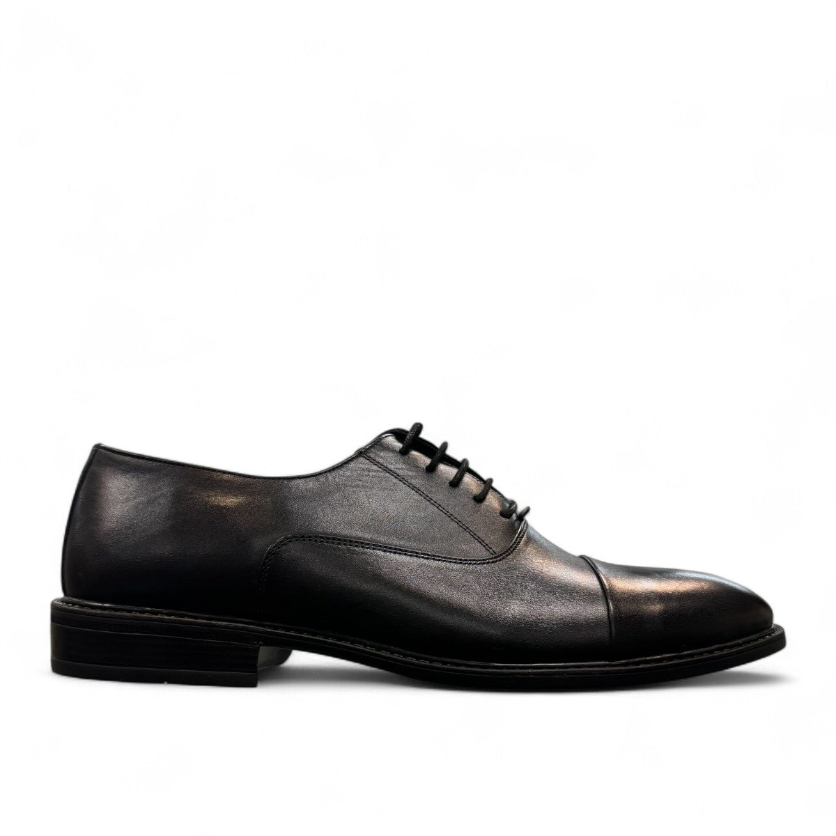 Horn Shoes Arjhand black leather oxford shoes with a classic cap toe design and lace-up closure. Photo of right side view.