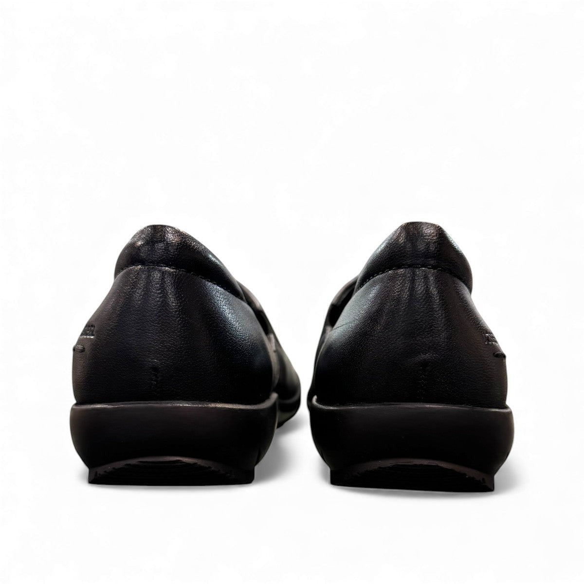Josef Seibel Charlotte 02 black leather slip-on sneaker with a flexible rubber sole. photo of the back.