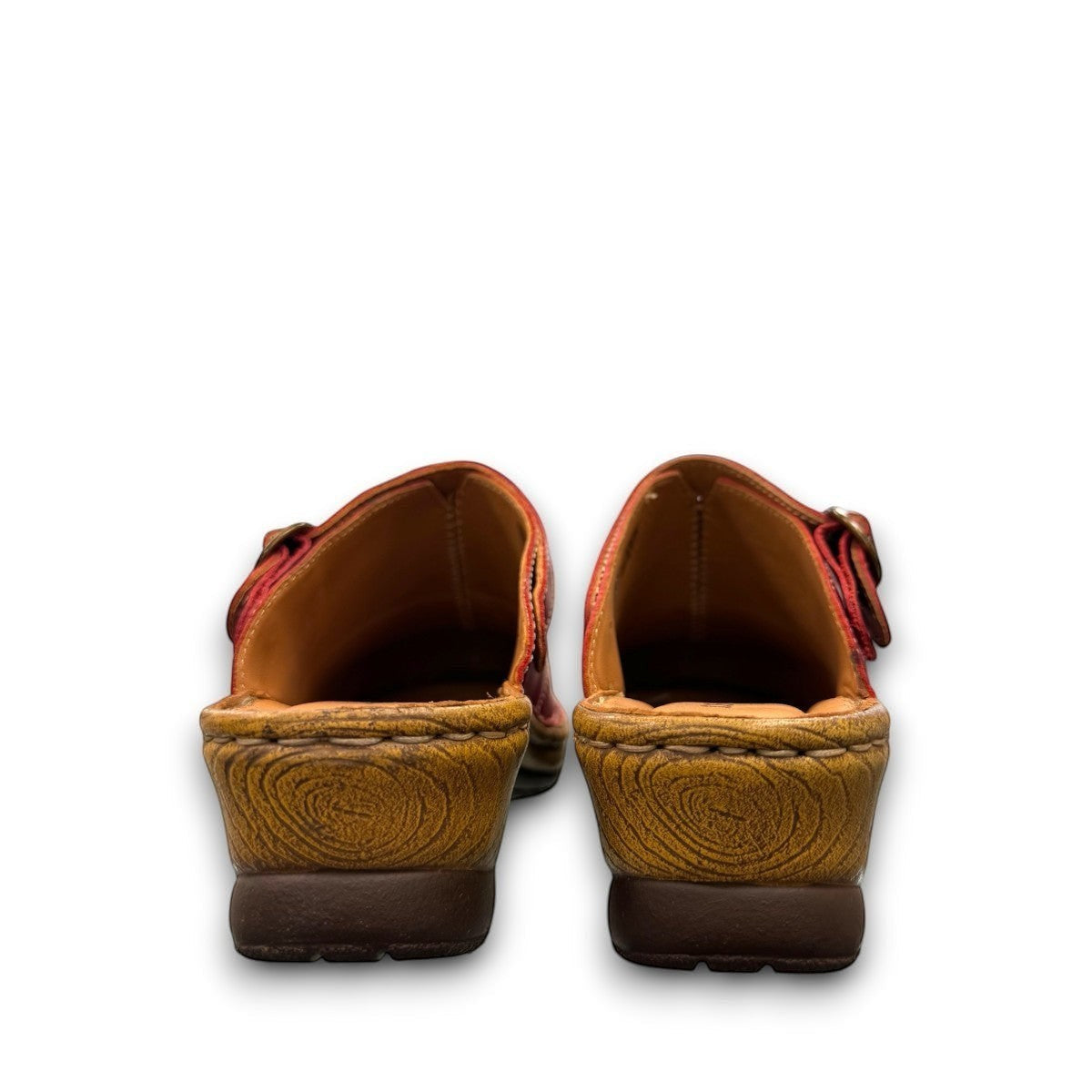 JOSEF SEIBEL Catalonia 83 glendon/rot clogs in red leather with a decorative buckle and textured wood-look heel.