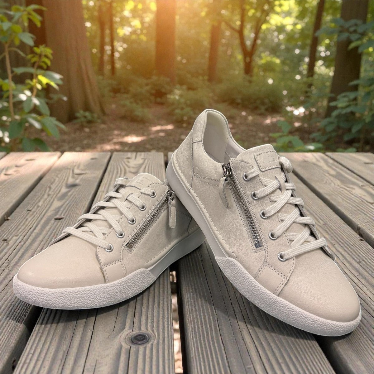 Josef Seibel Claire 03 white leather sneakers with side zip and lace-up closure on a rubber sole. photo of the front.