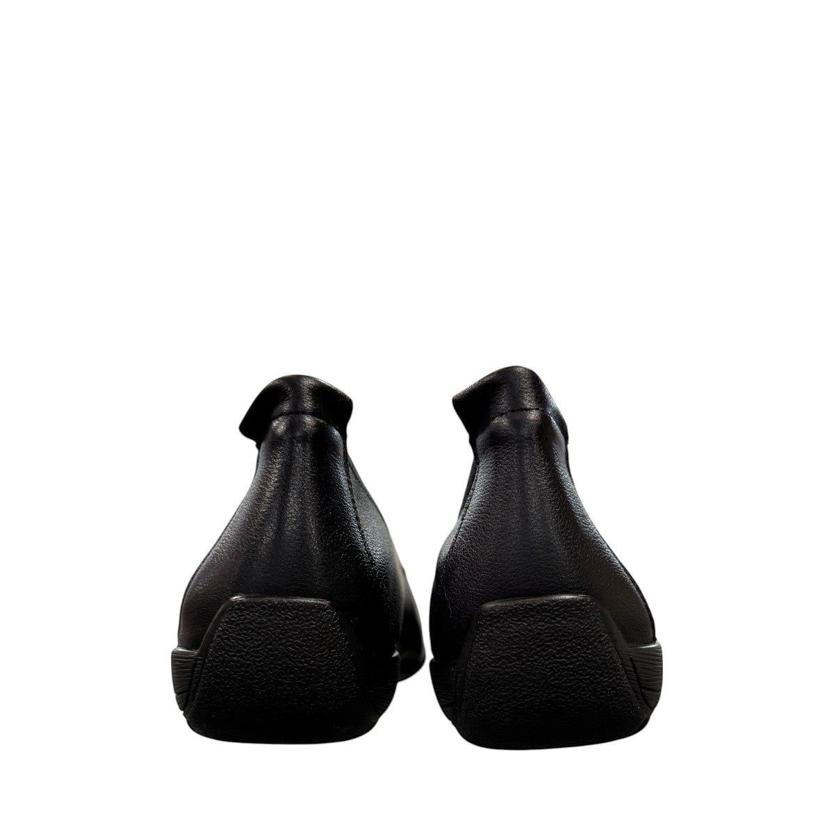 Josef Seibel Fenja 01 black leather flat with burnished toe and rubber outsole.photo of the back.