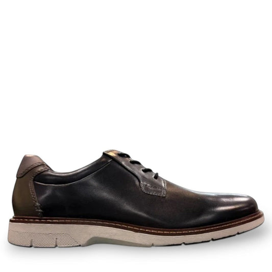JOSEF SEIBEL STUART 03 black leather lace-up shoe with a contrasting heel cap and light TR-Light sole.