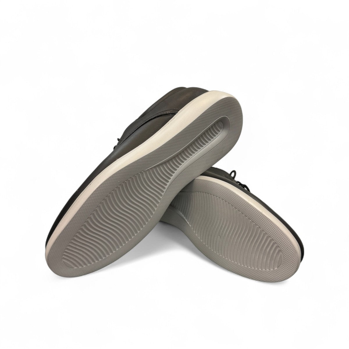 KABEE ALBORZ black leather men's dress shoe with a comfortable light grey rubber sole. Photo of bottom view.