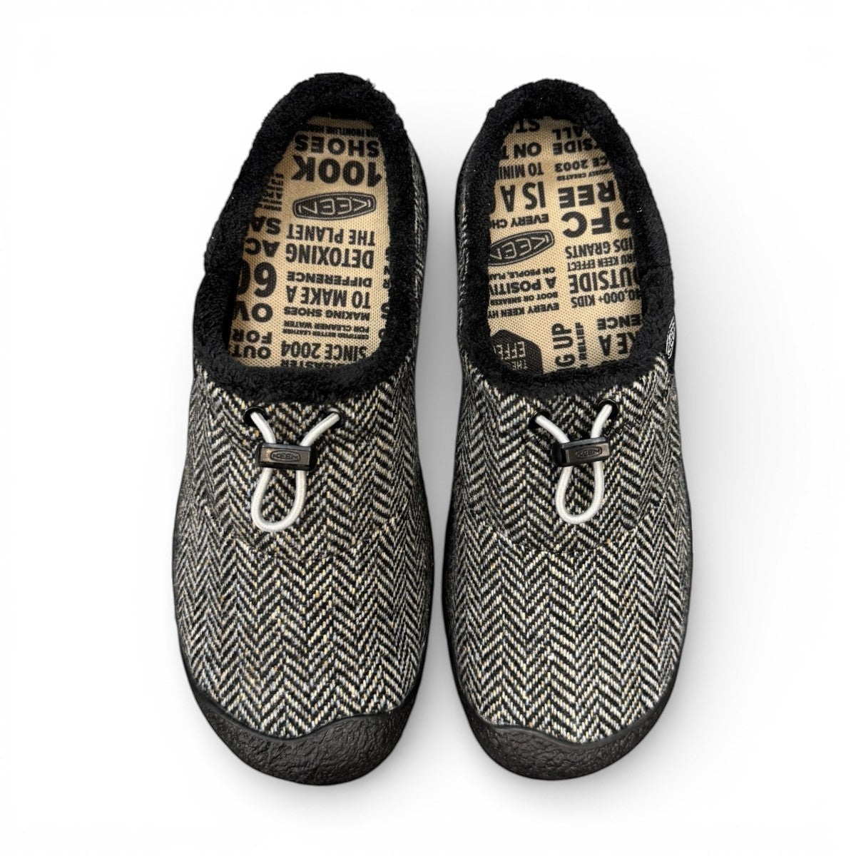 KEEN Women's Howser III slide in black and alloy herringbone pattern with bungee cinch and toe bumper