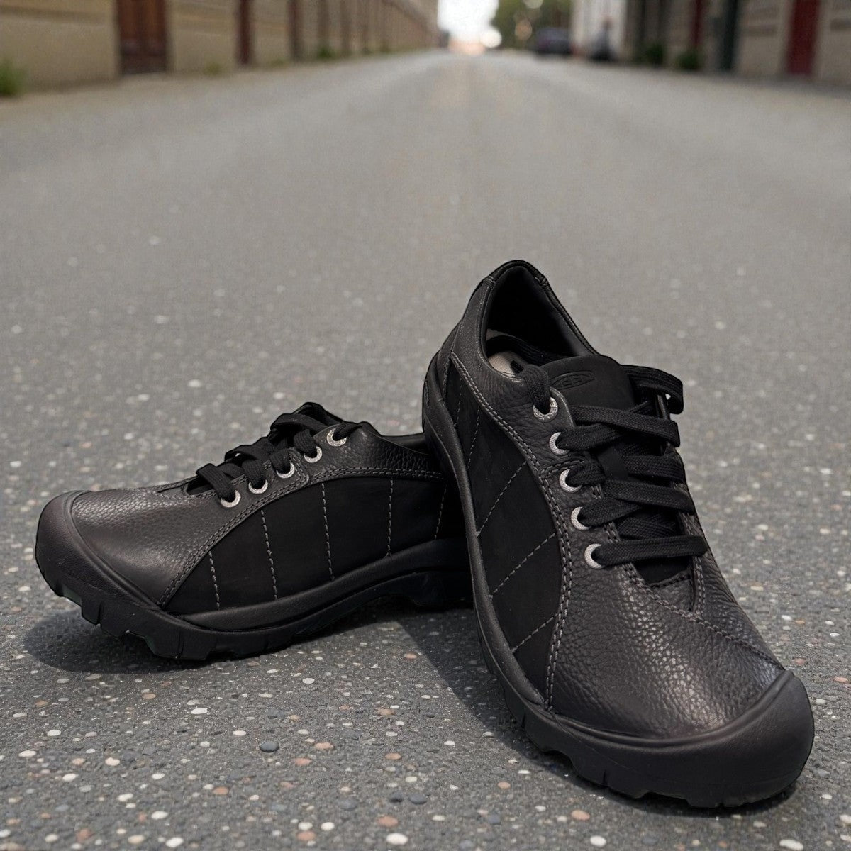 KEEN WOMEN PRESIDIO black maagnet leather lace-up shoes with rubber toe bumper and contrast stitching.