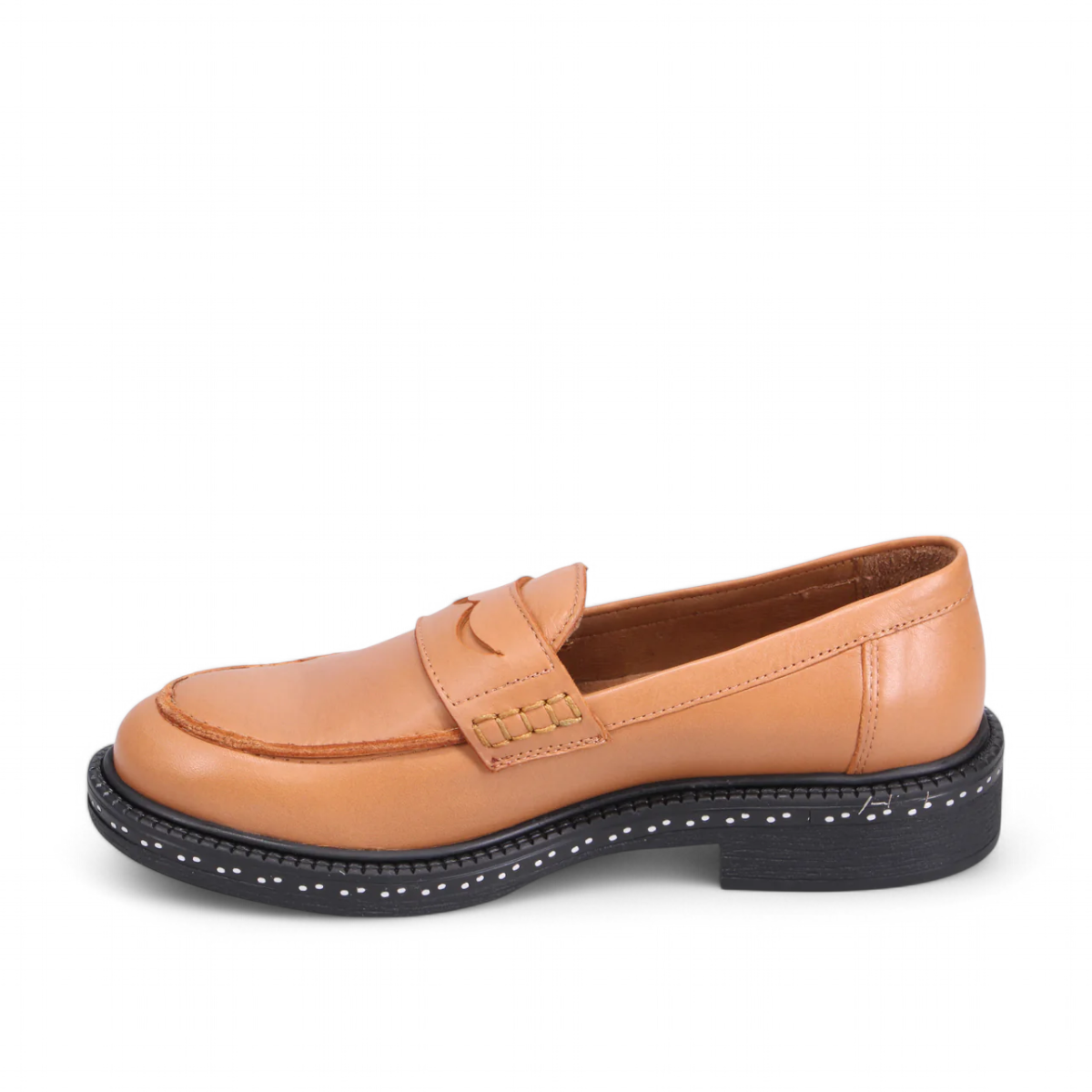 Luna Sole loafer in light tan smooth leather with a saddle strap, thick dark sole, and white speckled edge. Photo of left side view.