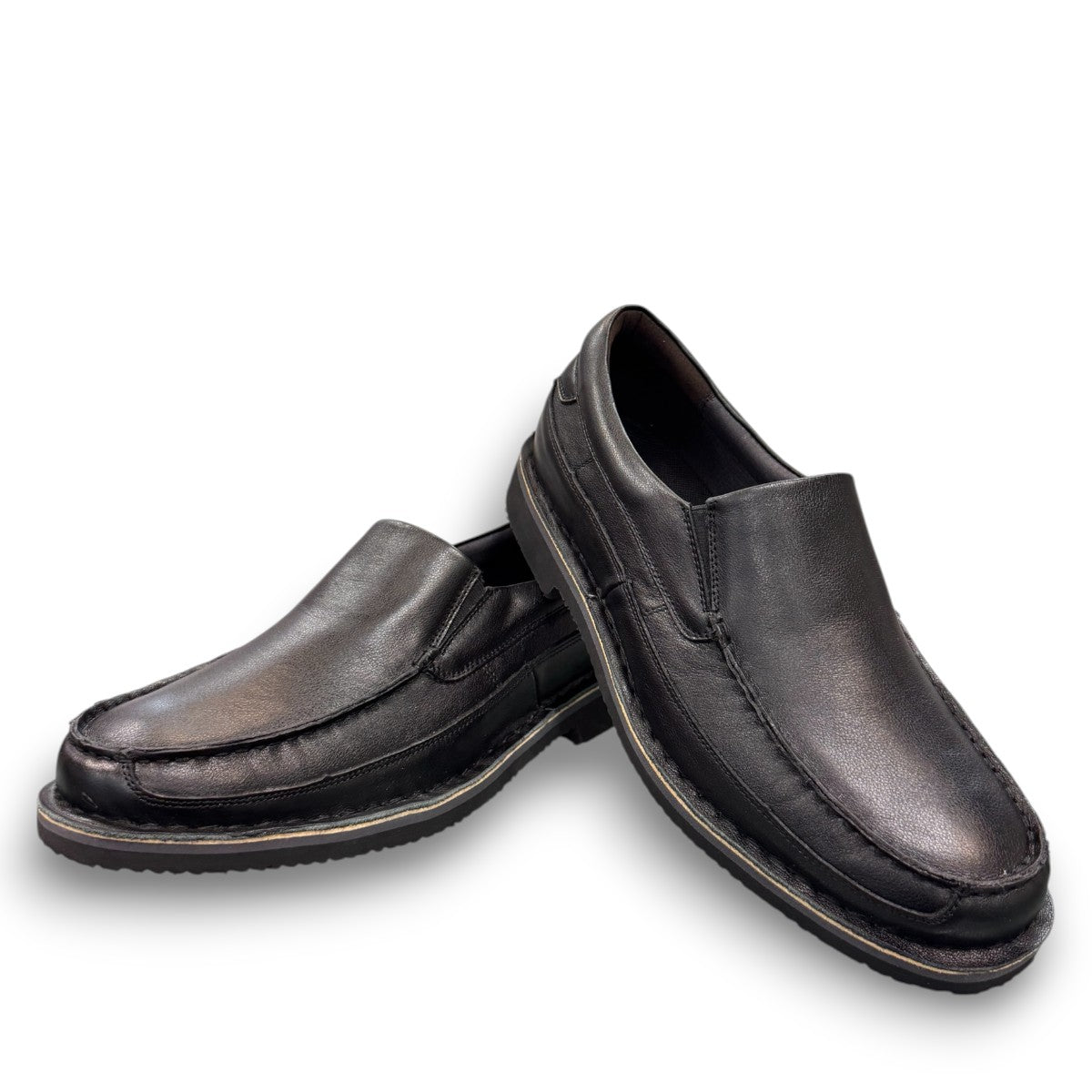 Propet Flynn black leather slip-on shoe with twin gore panels and a durable rubber outsole.
photo of the front side
