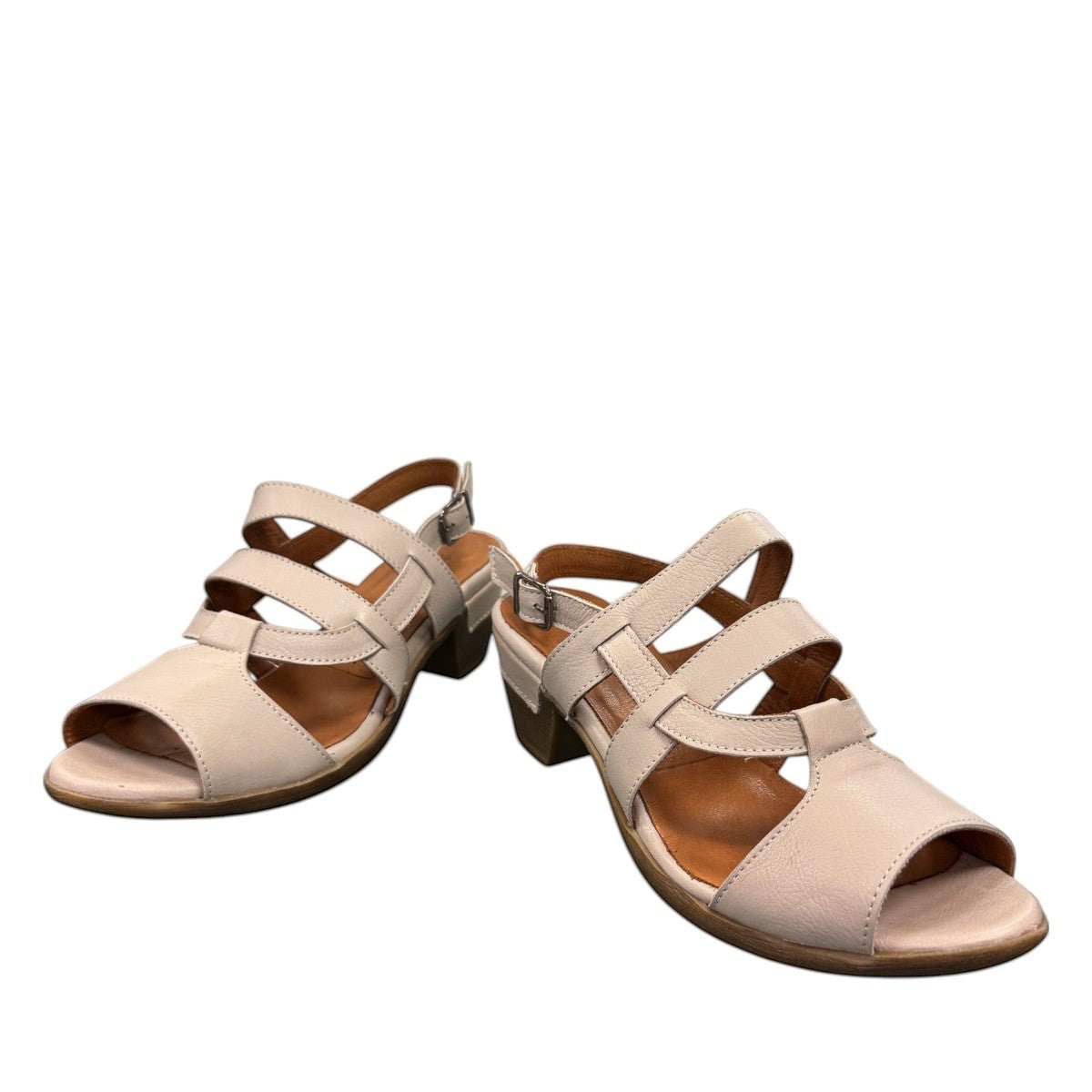 roamers Remi silver grey leather heeled sandals with an adjustable back strap and comfortable block heel.
photo of the front side