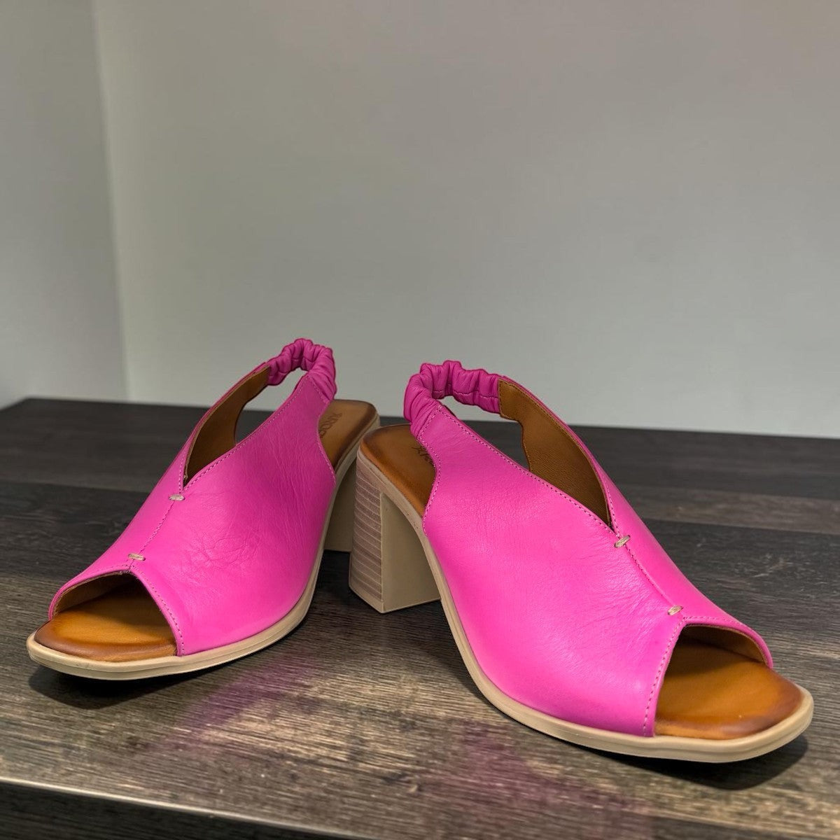 Roamers Qiana fuchsia leather slingback sandals with a 3-inch block heel and elasticated back strap.
photo of the front side