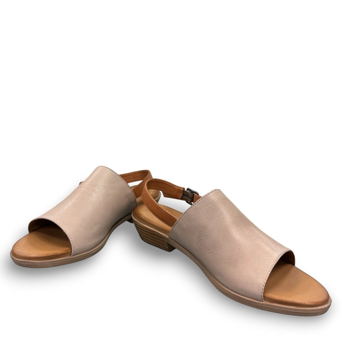 Roamers Jude low heel sandal in silver grey leather with a tan strap and side buckle closure.
photo of the front side