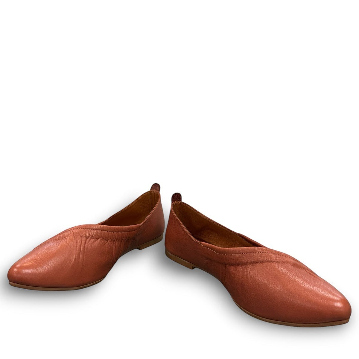 Roamers Malia mahogany brown leather ballet flats with a soft slip-on design and gathered detail.
photo of the front side
