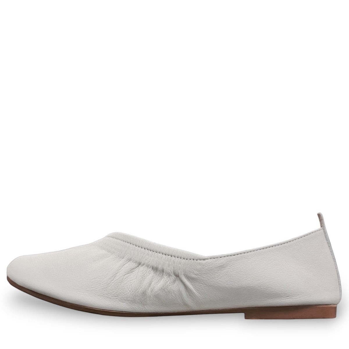 Roamers Malia ballet flats in marshmallow soft leather with a slip-on design and pointed toe.
photo of the left side
