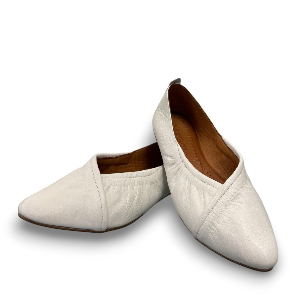 Roamers Malia ballet flats in marshmallow soft leather with a slip-on design and pointed toe.
photo of the front side