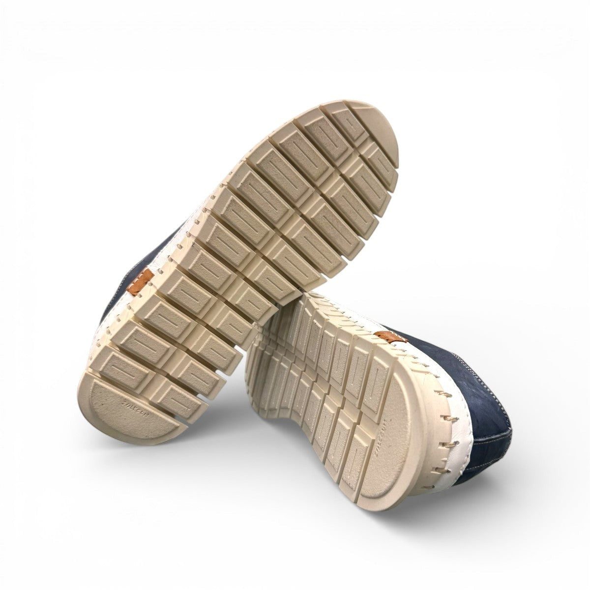 ROAMERS PARIS leather sneakers in navy and white with a unique chunky rubber sawtooth outsole.
photo of the bottom side