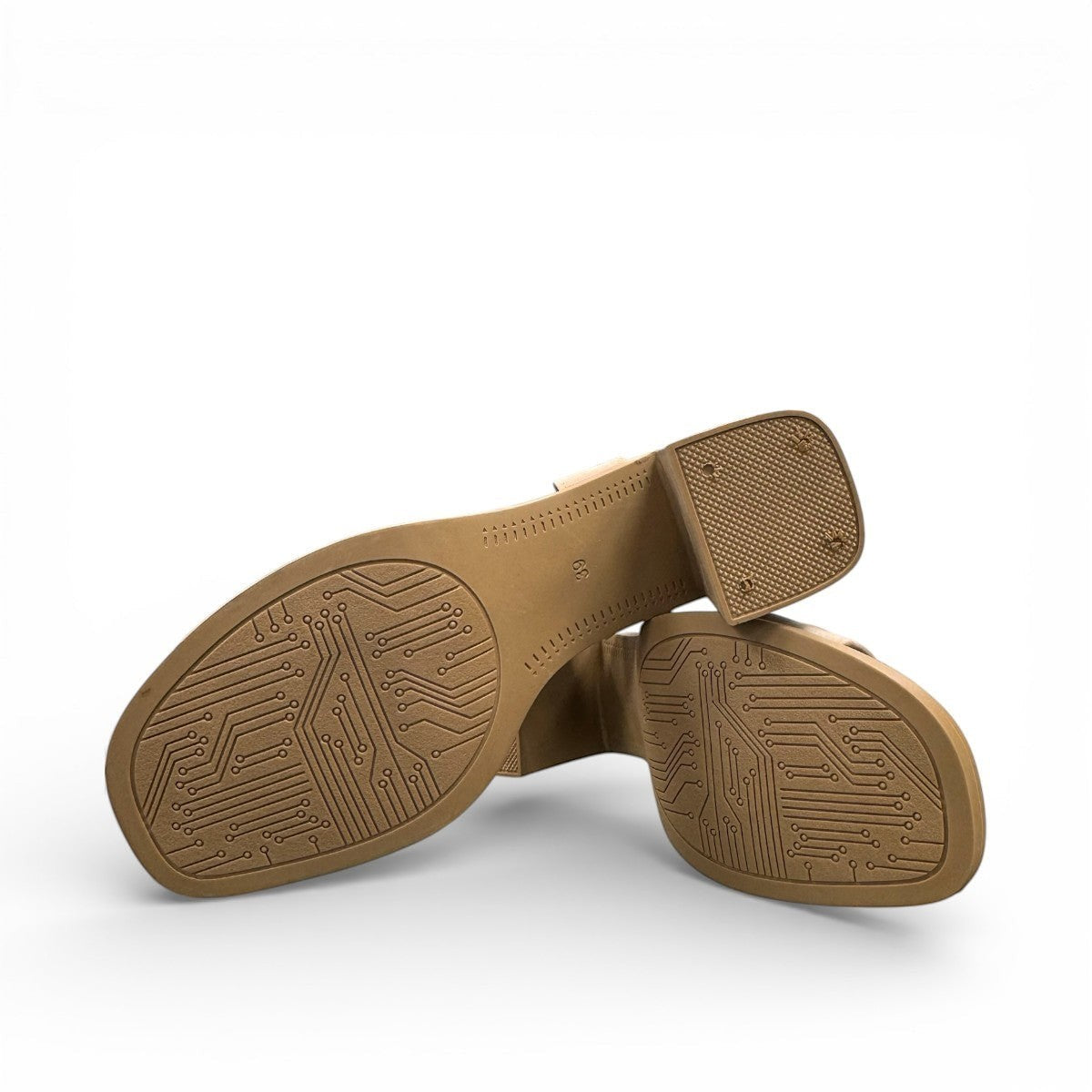 Roamers Quilla silver gray leather heeled sandals with an adjustable instep strap and block heel.
photo of the bottom side