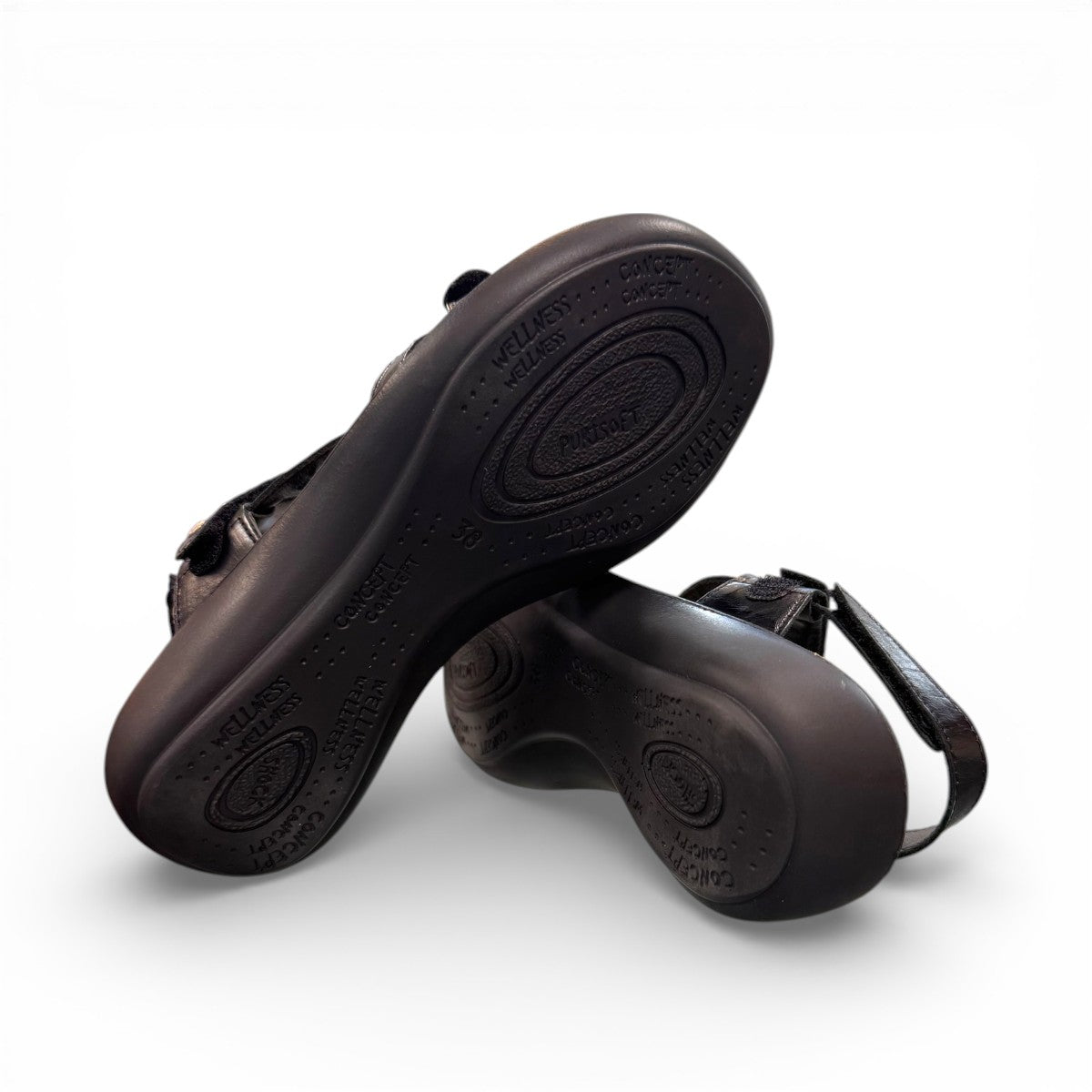 Romika Ibiza 70 black leather sandals with three adjustable hook and loop straps and flexible outsole.
photo of the bottom side