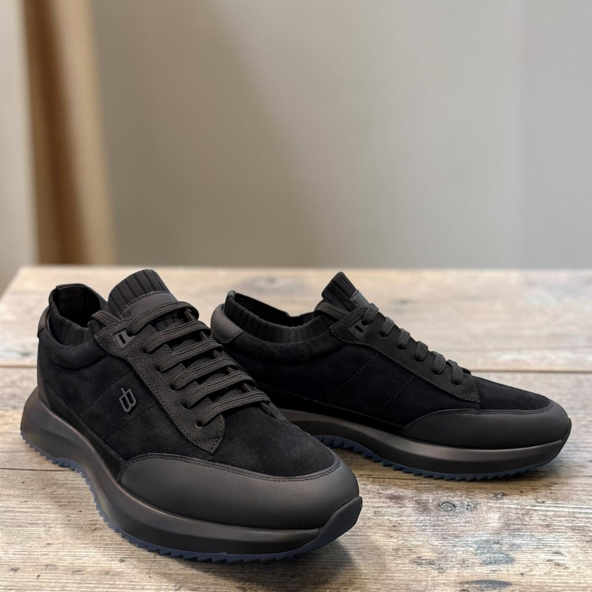ROMITAN KAMAN - BLACK