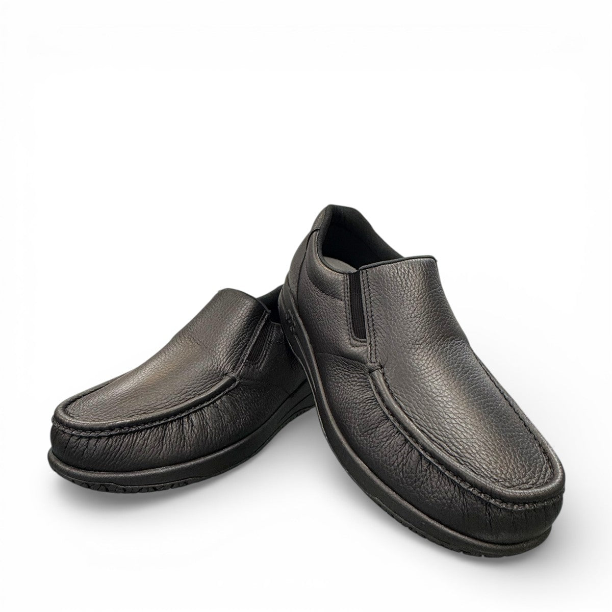 SAS Twin black leather slip-on moccasin shoe with elastic side panels and cushioned polyurethane outsole.
photo of the front side