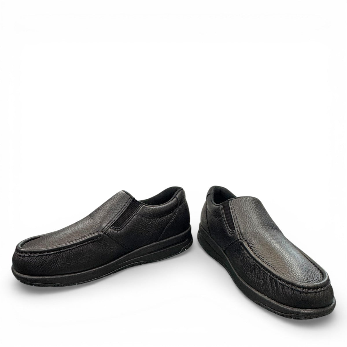 SAS Twin black leather slip-on moccasin shoe with elastic side panels and cushioned polyurethane outsole.
photo of the front side
