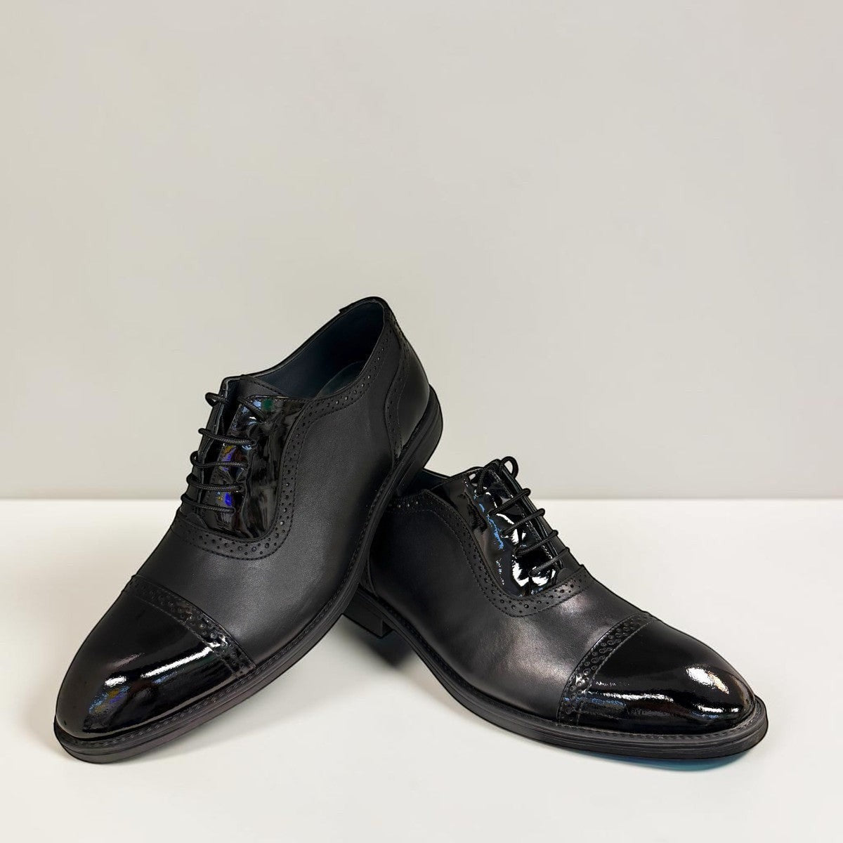 Premium Genuine Leather: Crafted with a genuine leather upper and breathable leather lining for a polished look and lasting comfort.
Comfort & Durability: Features a durable rubber outsole with excellent traction and a lace-up closure for a secure, adjustable fit.
Versatile Style: Finished with subtle handmade stitching for a refined, distinctive look, making it ideal for formal occasions or smart casual wear.