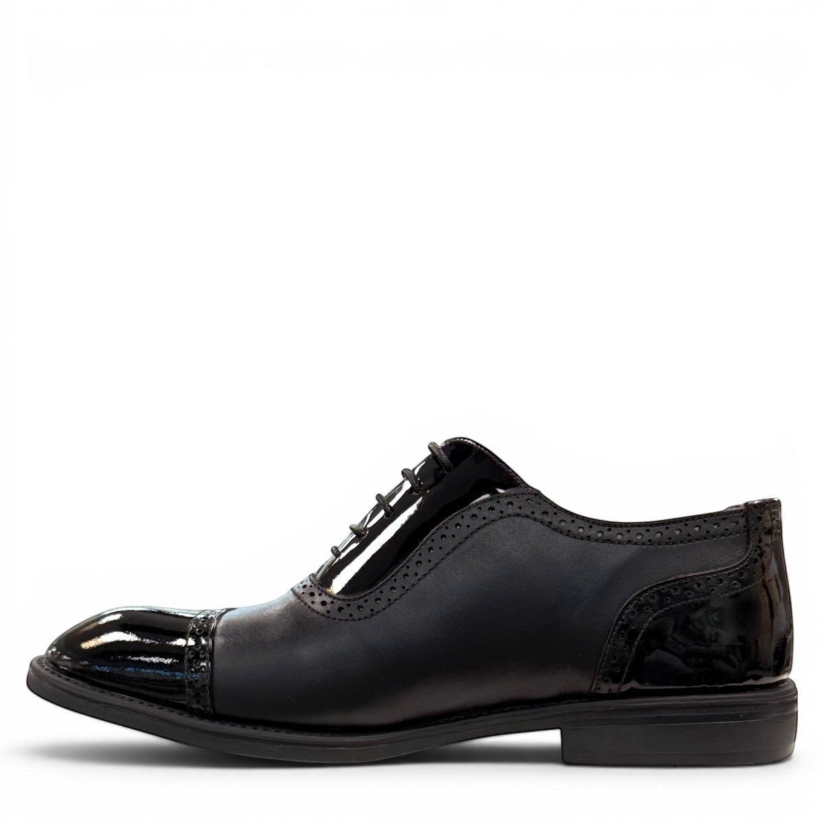 Premium Genuine Leather: Crafted with a genuine leather upper and breathable leather lining for a polished look and lasting comfort.
Comfort & Durability: Features a durable rubber outsole with excellent traction and a lace-up closure for a secure, adjustable fit.
Versatile Style: Finished with subtle handmade stitching for a refined, distinctive look, making it ideal for formal occasions or smart casual wear.
