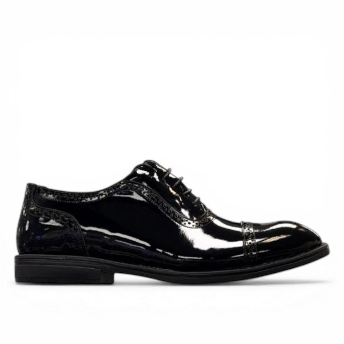 Description:
1. High-shine Patent Leather for a Polished Finish
2. A Sharp, Refined Look for any Dress Occasion
3. Lace-up Closure ensures a tailored , secure fit