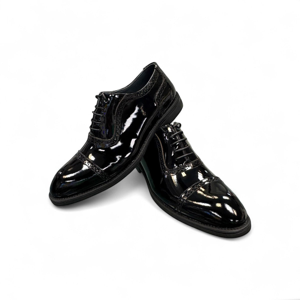 Description:
1. High-shine Patent Leather for a Polished Finish
2. A Sharp, Refined Look for any Dress Occasion
3. Lace-up Closure ensures a tailored , secure fit