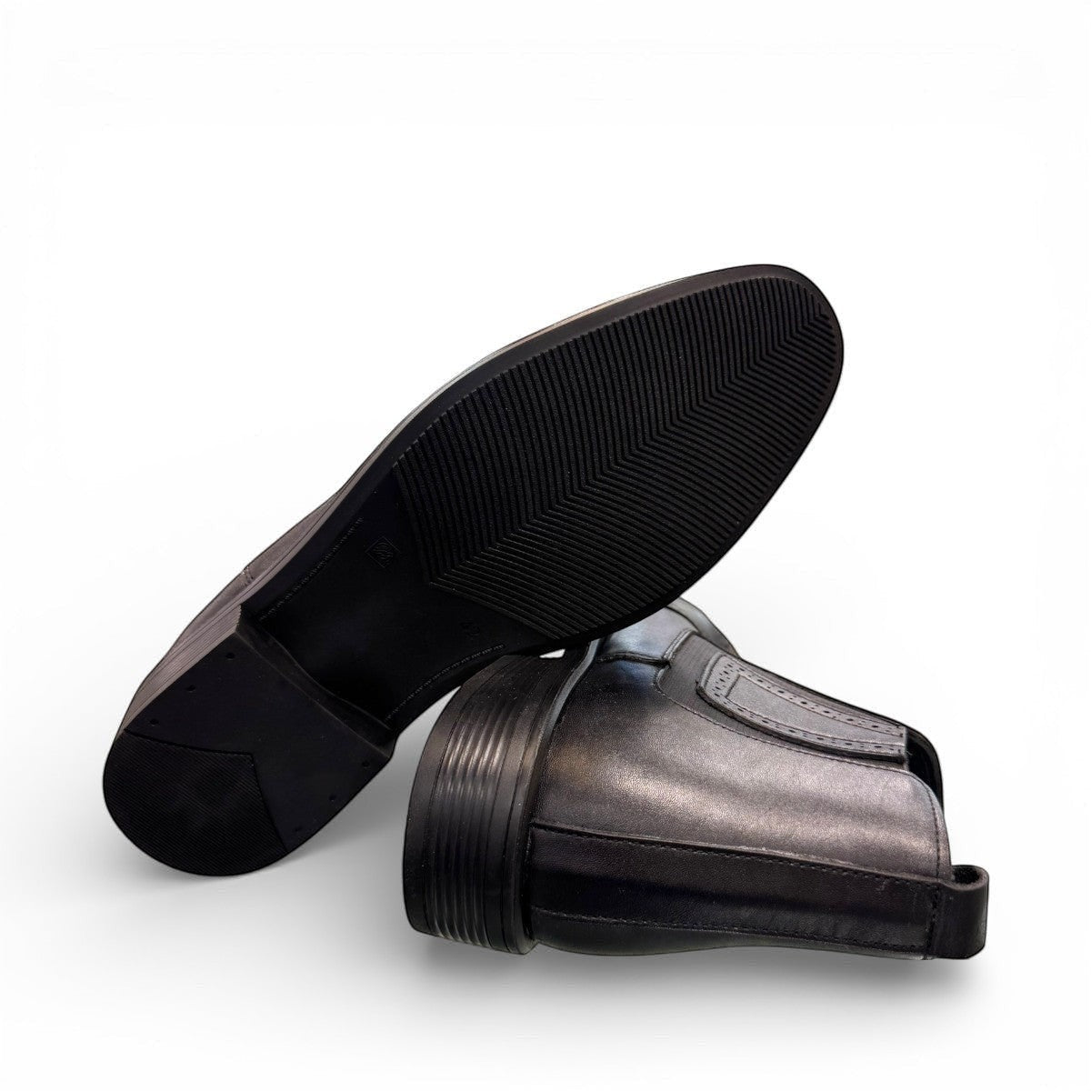 SATEL MASHHAD 2- BLACK Description:
1. Genuine Leather Upper boots for a Polished finish
2. Leather Lining for Breathability and Comfort
3. Durable Rubber Outsole with Excellent Traction
4. Ideal for Formal Occasions or Smart Casual Wear
5. Detailed with Subtle Handmade Stitching for a Refined, distinctive look.
