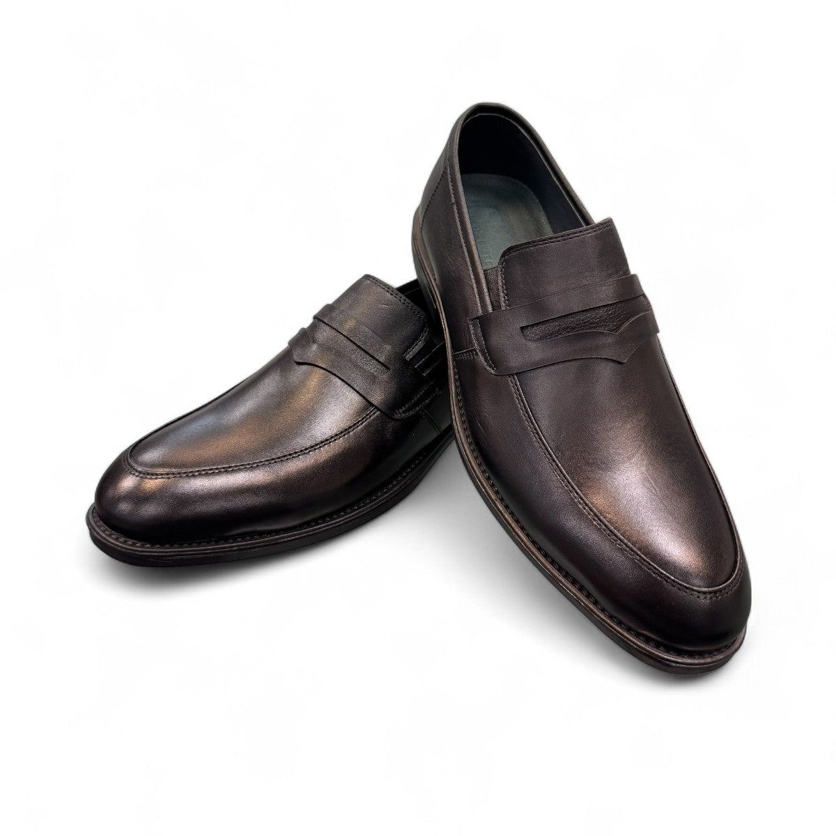 Description
1. Crafted from Premium Genuine leather
2. Designed for all-day Comfort and Style
3. A refined finish for every occasion