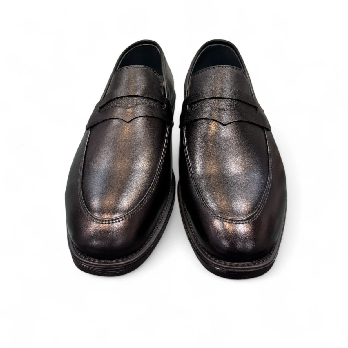 Description
1. Crafted from Premium Genuine leather
2. Designed for all-day Comfort and Style
3. A refined finish for every occasion