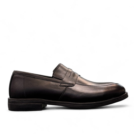 Description
1. Crafted from Premium Genuine leather
2. Designed for all-day Comfort and Style
3. A refined finish for every occasion