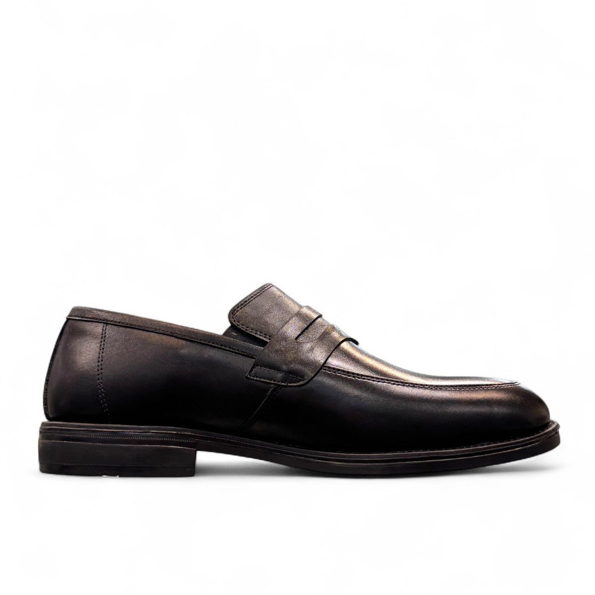 Description
1. Crafted from Premium Genuine leather
2. Designed for all-day Comfort and Style
3. A refined finish for every occasion