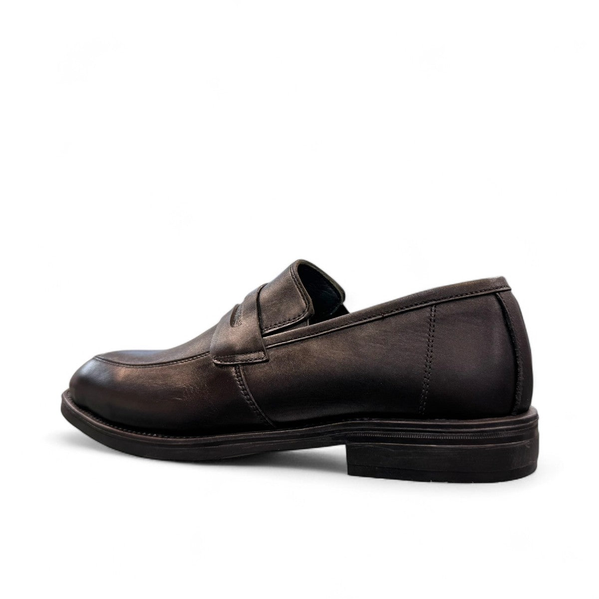 Description
1. Crafted from Premium Genuine leather
2. Designed for all-day Comfort and Style
3. A refined finish for every occasion