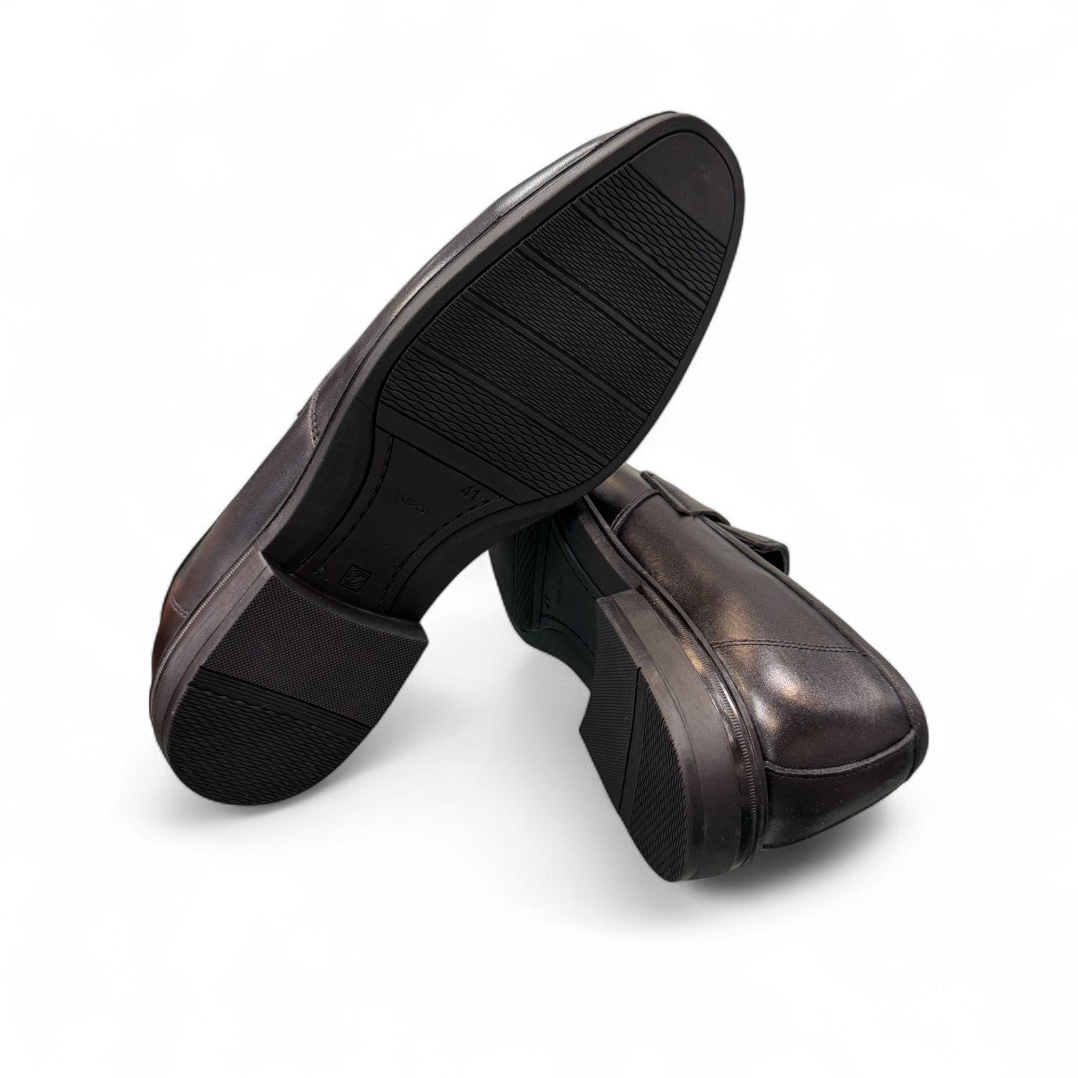 Description
1. Crafted from Premium Genuine leather
2. Designed for all-day Comfort and Style
3. A refined finish for every occasion