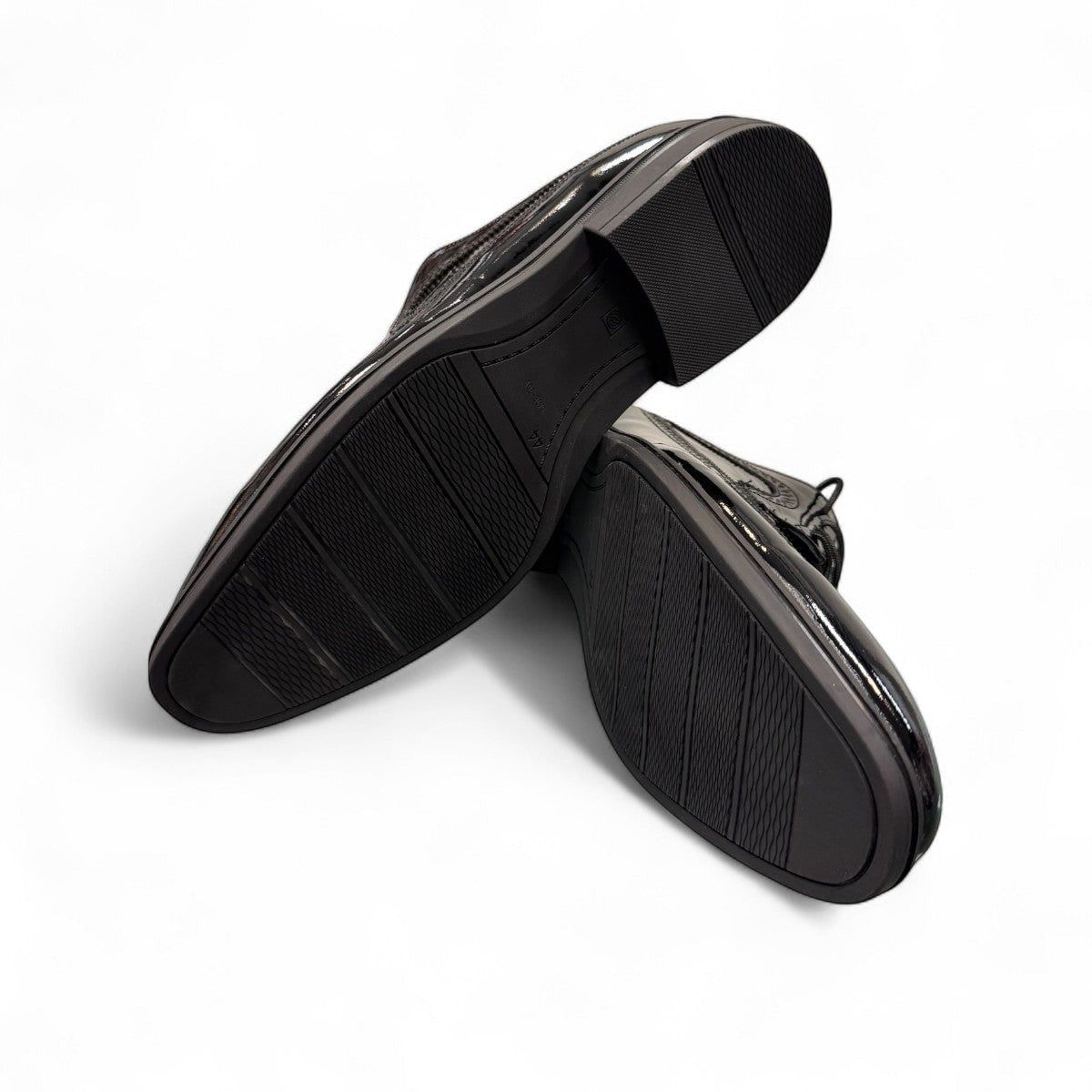 Description:
1. Genuine Leather Upper for a Polished finish
2. Leather Lining for Breathability and Comfort
3. Durable Rubber Outsole with Excellent Traction
4. Lace-up Closure for a Secure, Adjustable Fit
5. Ideal for Formal Occasions or Smart Casual Wear
6. Detailed with Subtle Handmade Stitching for a Refined, distinctive look.