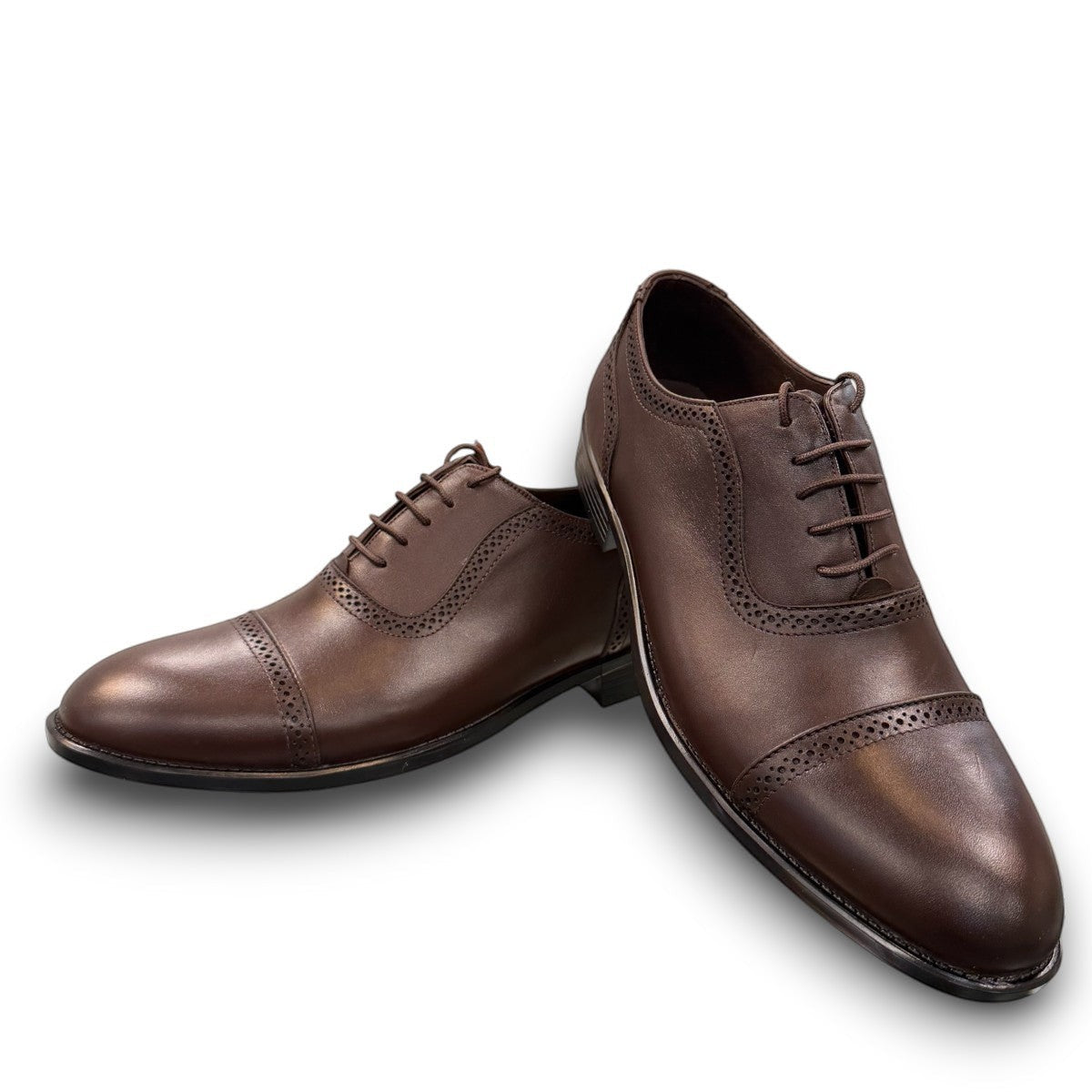 Description:
1. Genuine Leather Upper for a Polished finish
2. Leather Lining for Breathability and Comfort
3. Durable Rubber Outsole with Excellent Traction
4. Lace-up Closure for a Secure, Adjustable Fit
5. Ideal for Formal Occasions or Smart Casual Wear
6. Detailed with Subtle Handmade Stitching for a Refined, distinctive look.