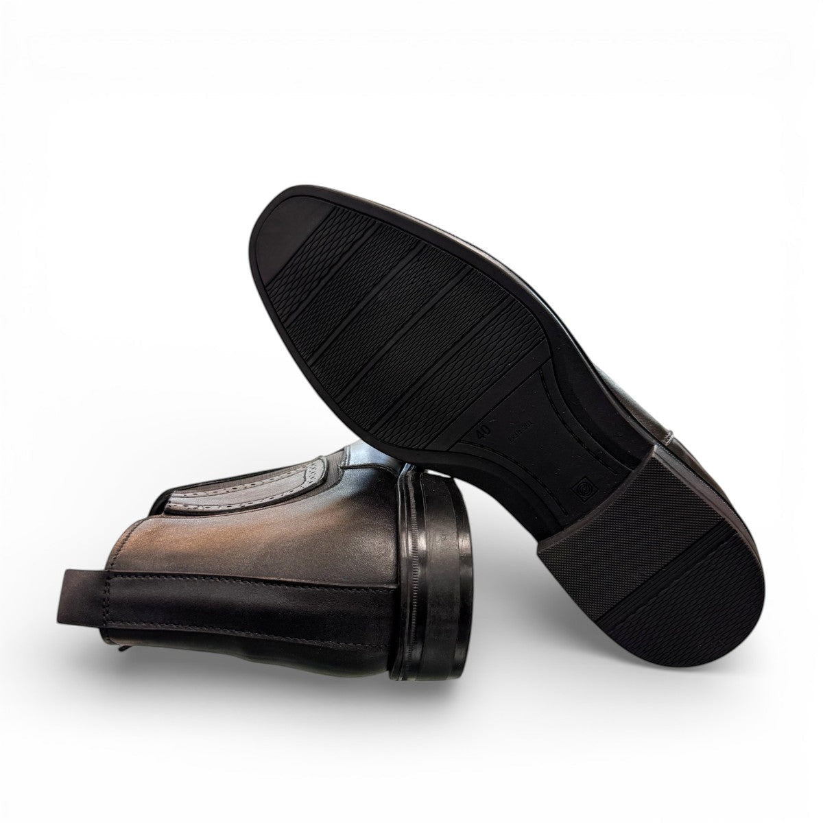 SATEL YAZD 2- BLACK Description:
1. Genuine Leather Upper boots for a Polished finish
2. Leather Lining for Breathability and Comfort
3. Durable Rubber Outsole with Excellent Traction
4. Ideal for Formal Occasions or Smart Casual Wear
5. Detailed with Subtle Handmade Stitching for a Refined, distinctive look.
