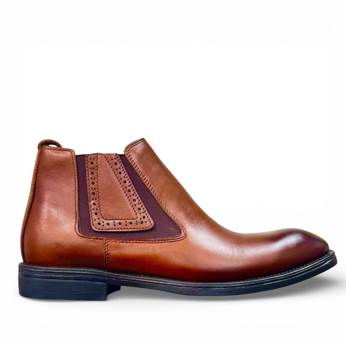 SATEL YAZD 2- BROWN Description:
1. Genuine Leather Upper boots for a Polished finish
2. Leather Lining for Breathability and Comfort
3. Durable Rubber Outsole with Excellent Traction
4. Ideal for Formal Occasions or Smart Casual Wear
5. Detailed with Subtle Handmade Stitching for a Refined, distinctive look.