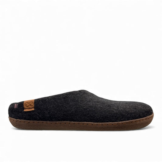 Makalu black wool slippers with a cushioned EnergySole insole, handcrafted for cozy everyday comfort.